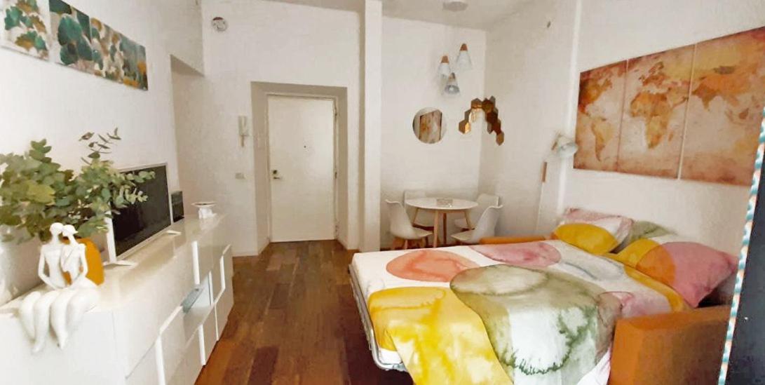 Apartment Cheerful Flat In Funky Rom